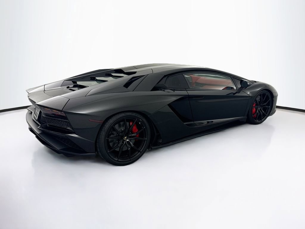 Used 2018 Lamborghini Aventador S image 5