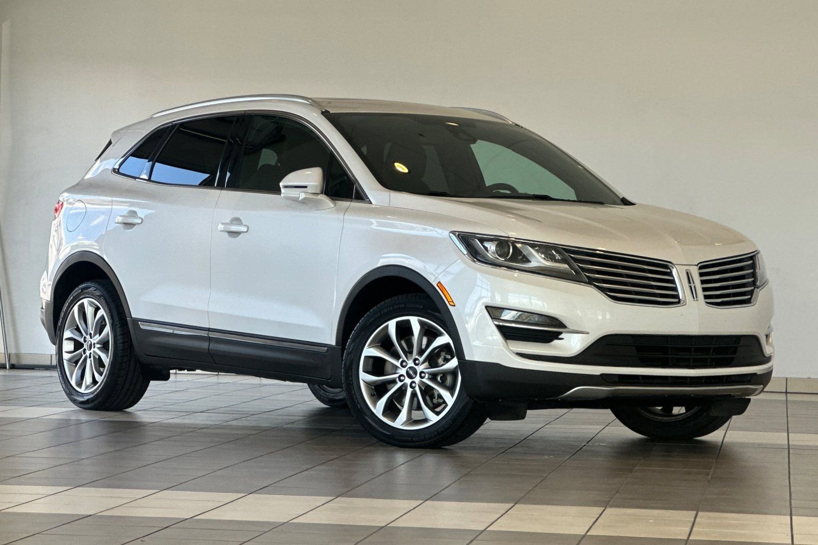 Used 2017 Lincoln MKC Select w/ Select Plus Package image 2