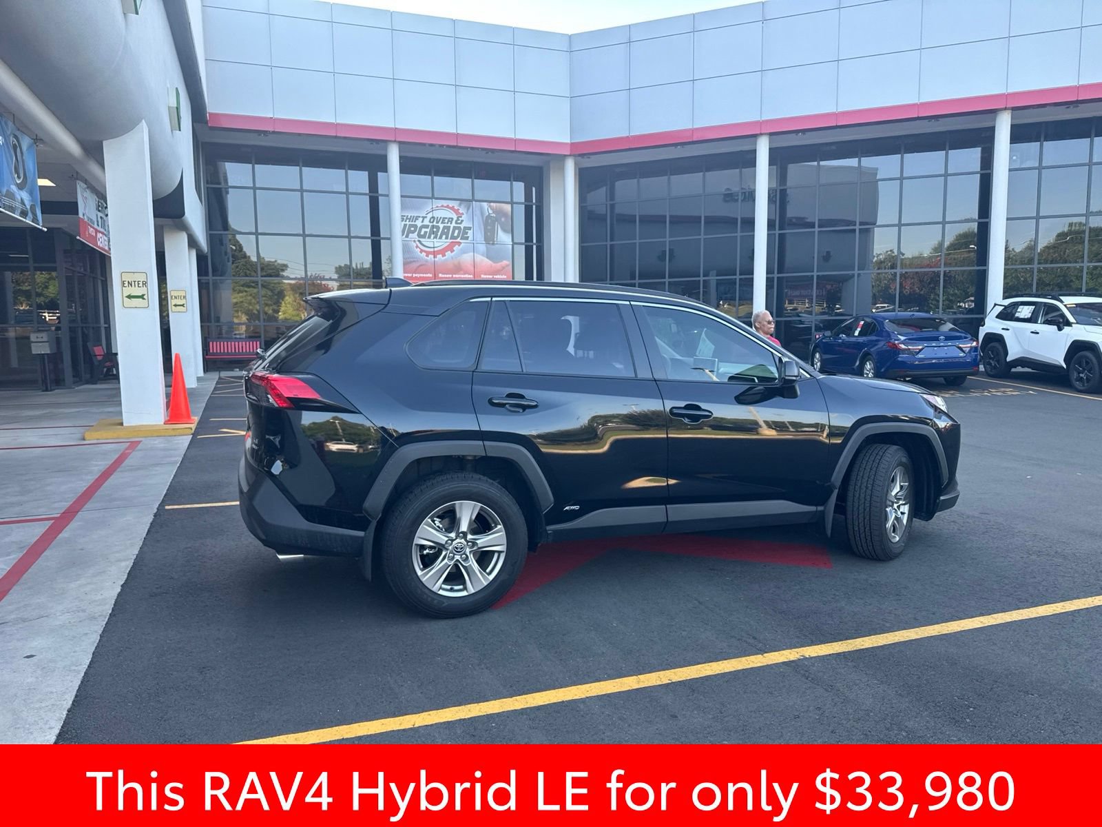 Used 2025 Toyota RAV4 LE AWD/4WD image 3
