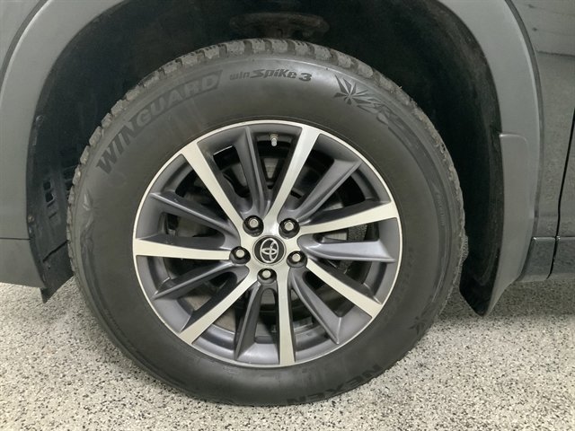 Used 2017 Toyota Highlander XLE AWD/4WD image 12