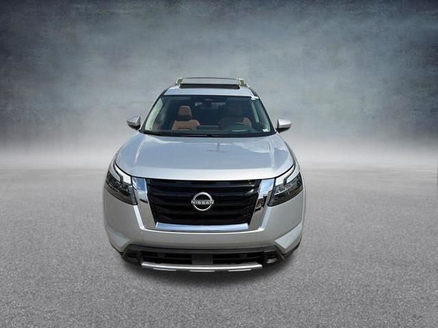 Used 2025 Nissan Pathfinder Platinum w/ Cargo Package AWD/4WD image 19