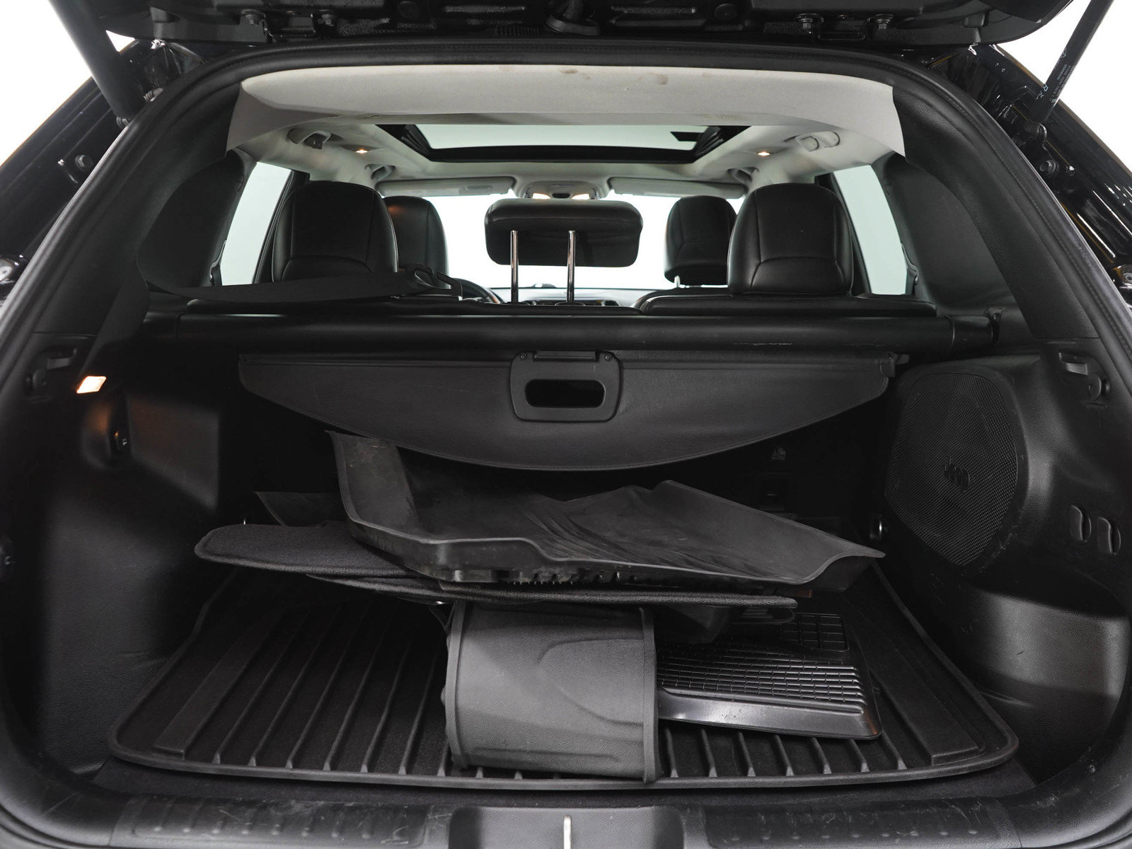 Used 2019 Jeep Cherokee Limited AWD/4WD image 13