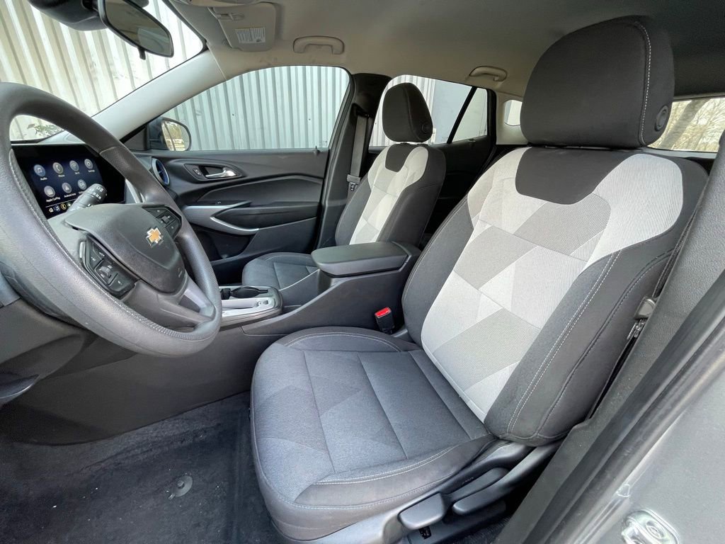 Used 2025 Chevrolet Trax LS image 23