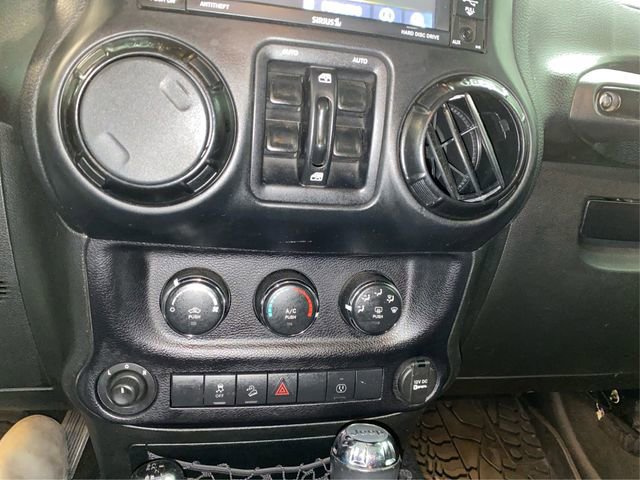 Used 2015 Jeep Wrangler Unlimited Sahara image 29