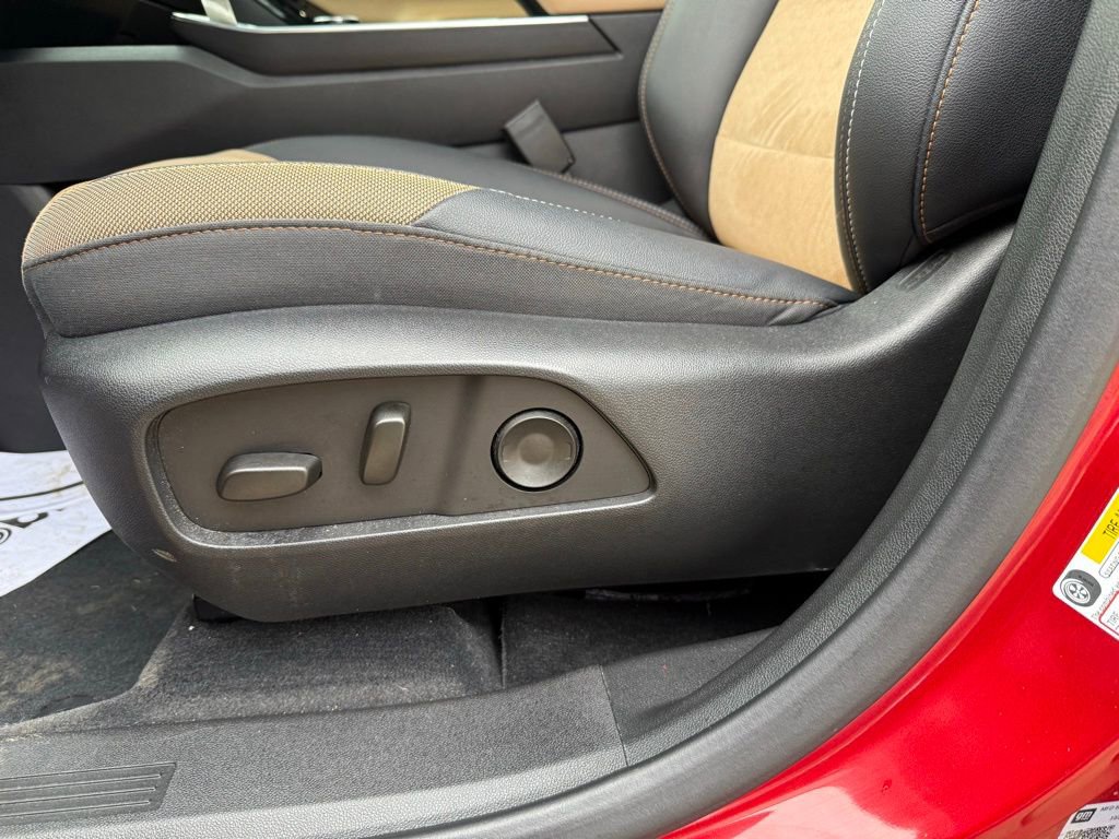 Used 2025 Chevrolet Equinox ACTIV image 30