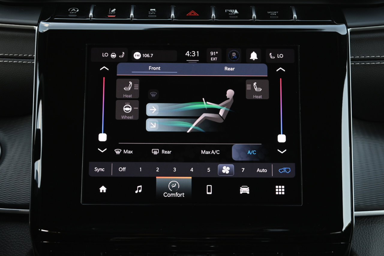 Used 2024 Jeep Grand Cherokee L Laredo image 3