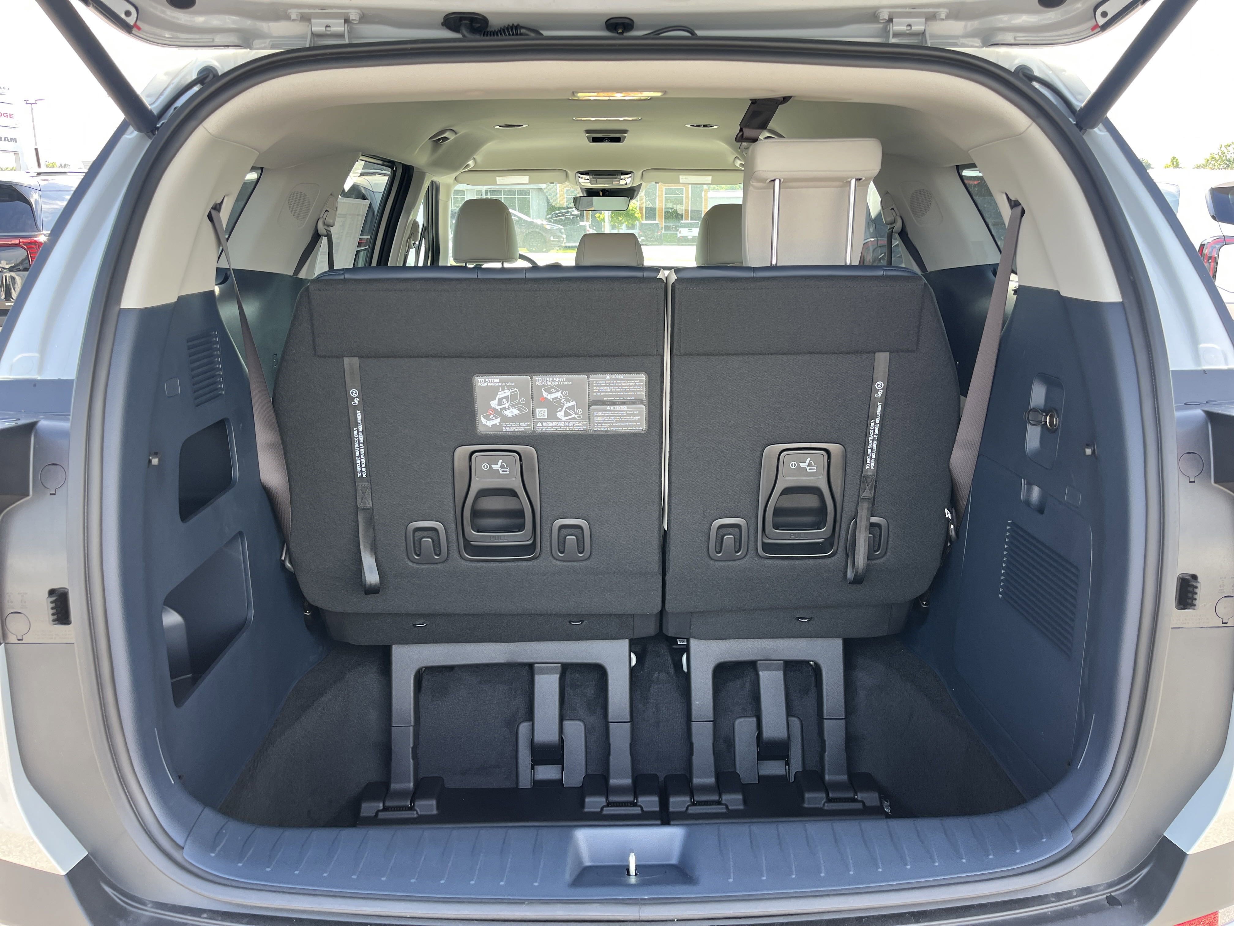 New 2026 Kia Carnival EX image 9