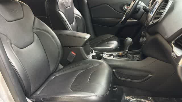 Used 2021 Jeep Cherokee Latitude Lux FWD image 32