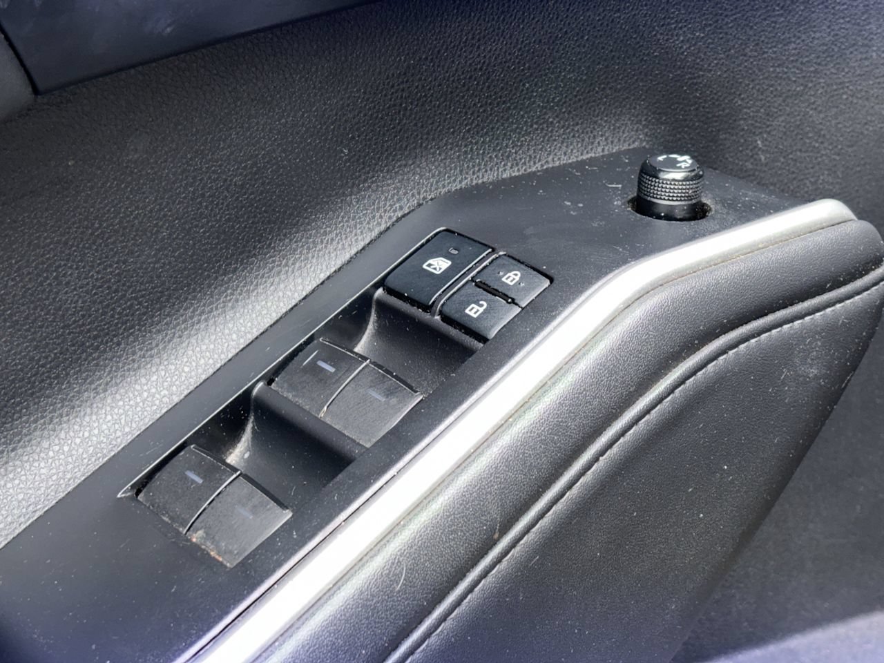 Used 2022 Toyota Highlander XLE FWD image 18