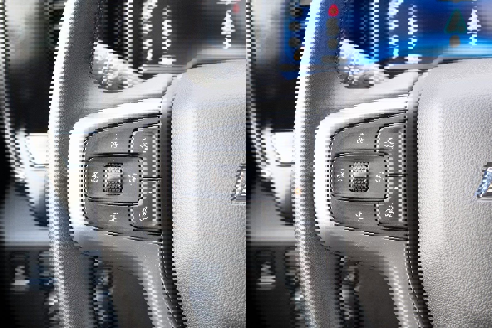 Used 2025 Chevrolet Silverado 1500 LT image 6