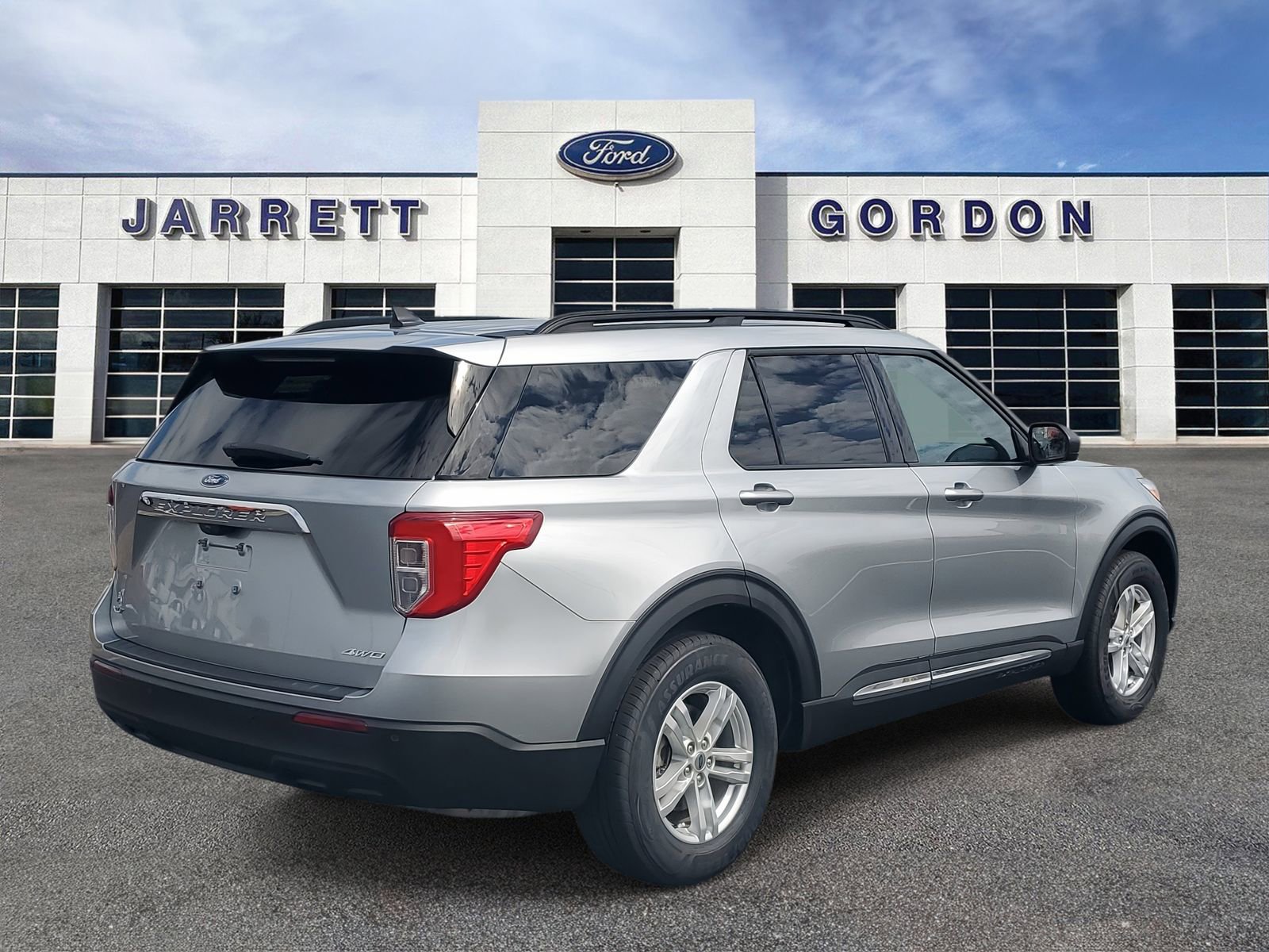 Certified 2023 Ford Explorer XLT image 4