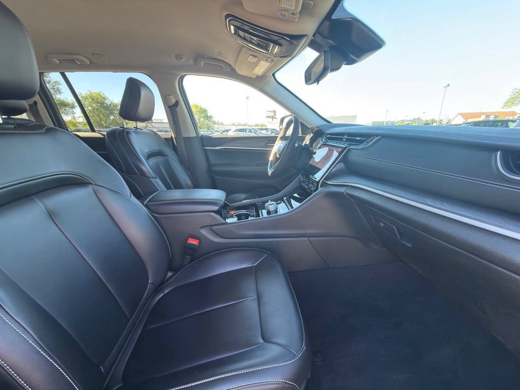 Used 2023 Jeep Grand Cherokee Limited AWD/4WD image 14