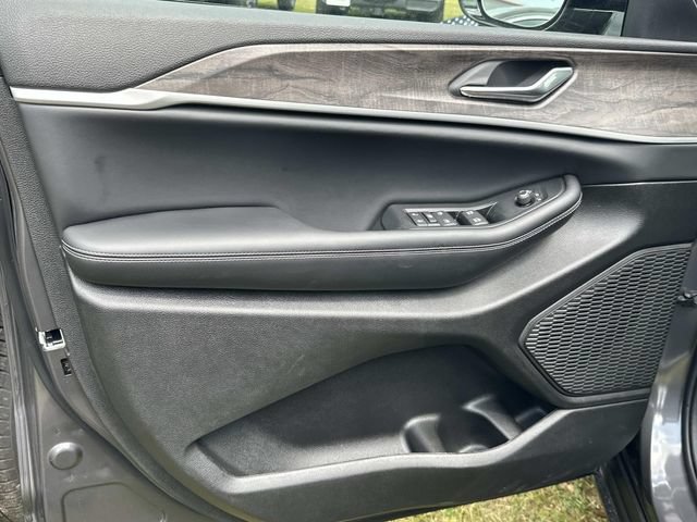 New 2026 Jeep Grand Cherokee Altitude AWD/4WD image 18