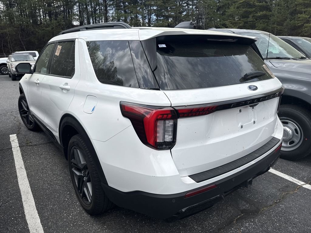 Used 2025 Ford Explorer ST-Line w/ Premium Package image 16