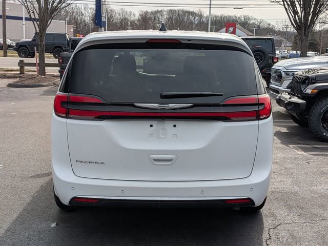 Certified 2025 Chrysler Pacifica Select image 4