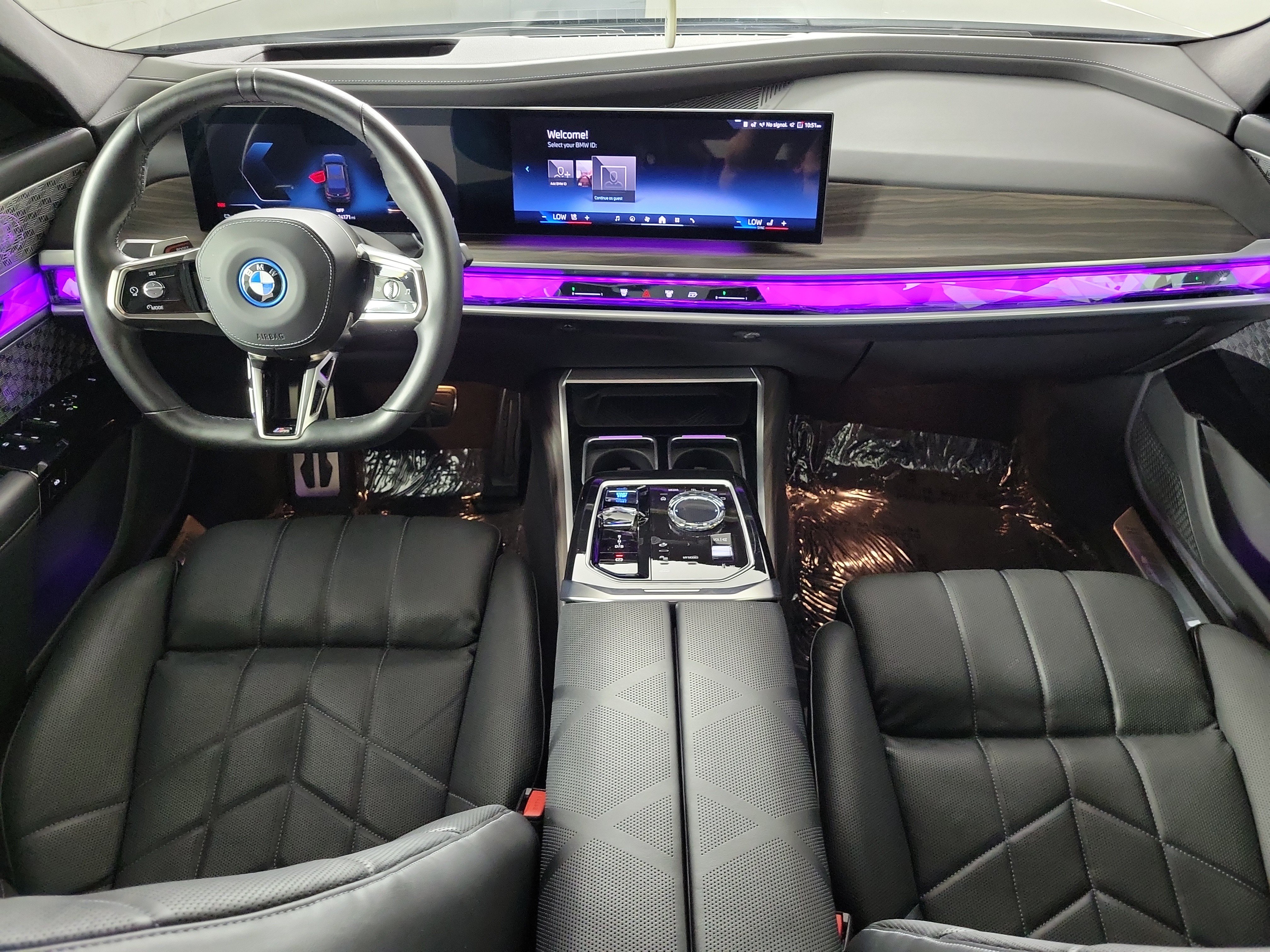 Certified 2024 BMW i7 xDrive60 w/ Executive Package AWD/4WD image 11