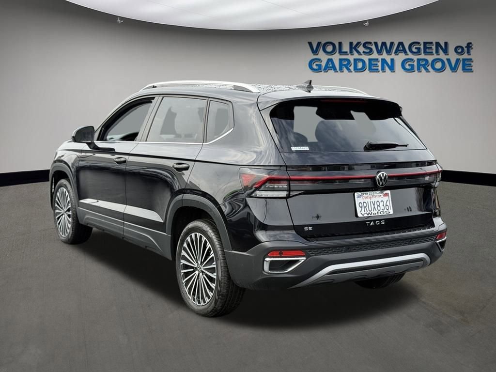 Used 2025 Volkswagen Taos SE image 5