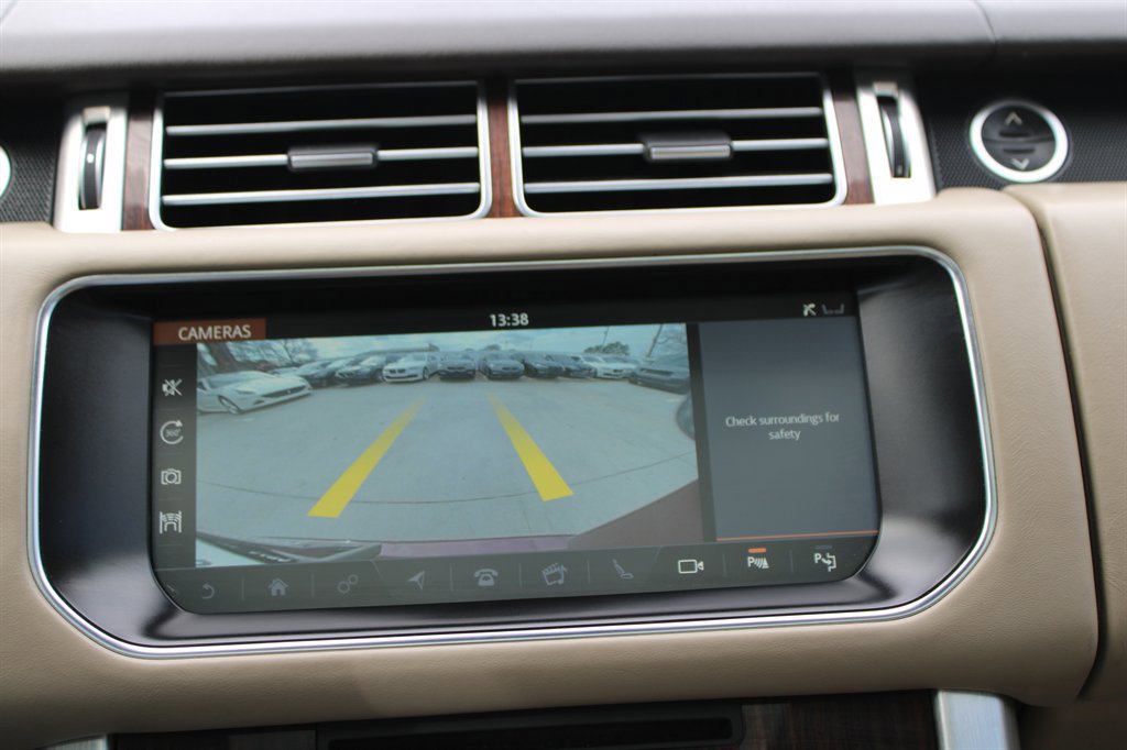 Used 2017 Land Rover Range Rover HSE image 24