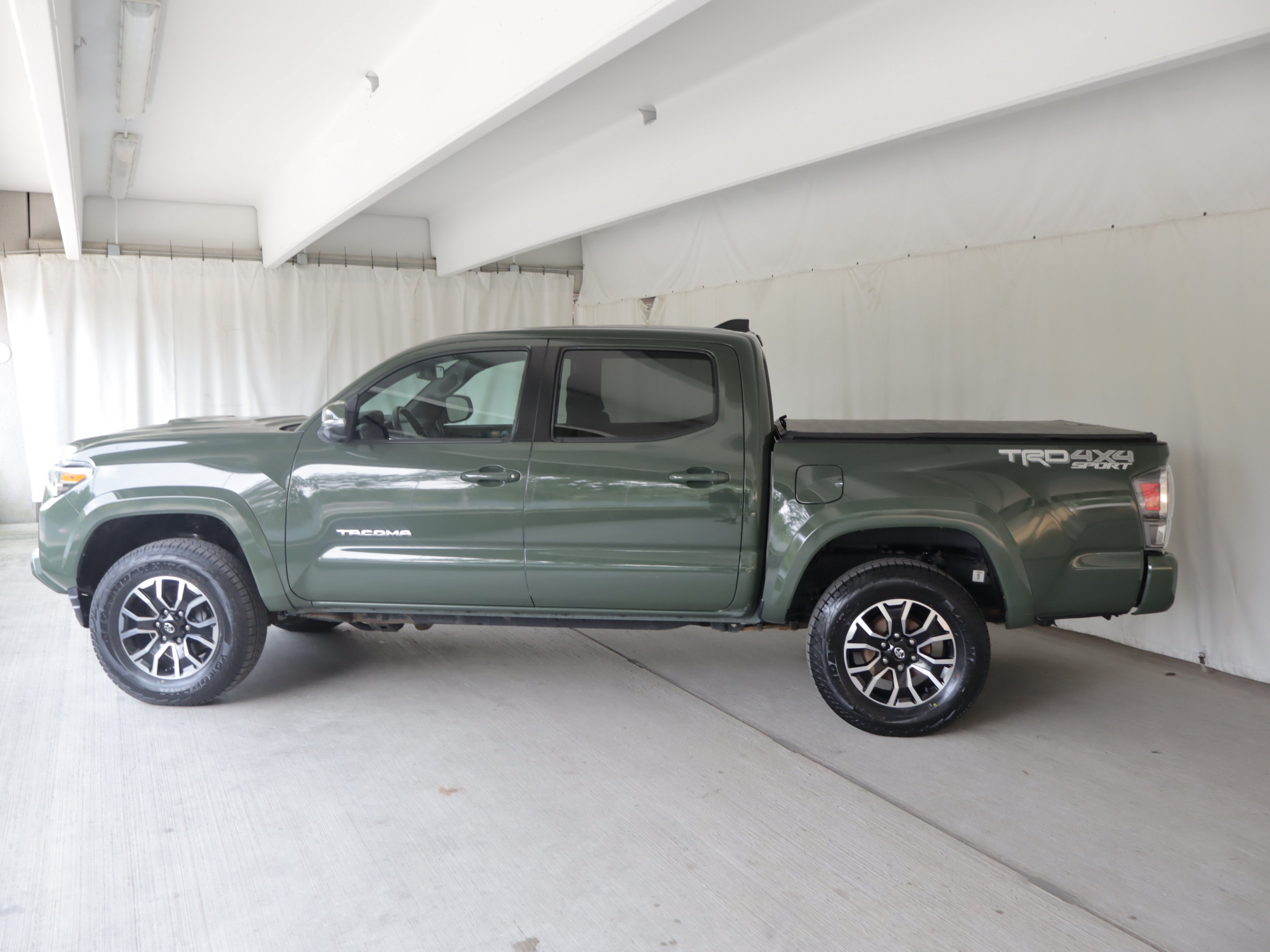 Used 2021 Toyota Tacoma TRD Sport w/ Technology Package AWD/4WD image 24