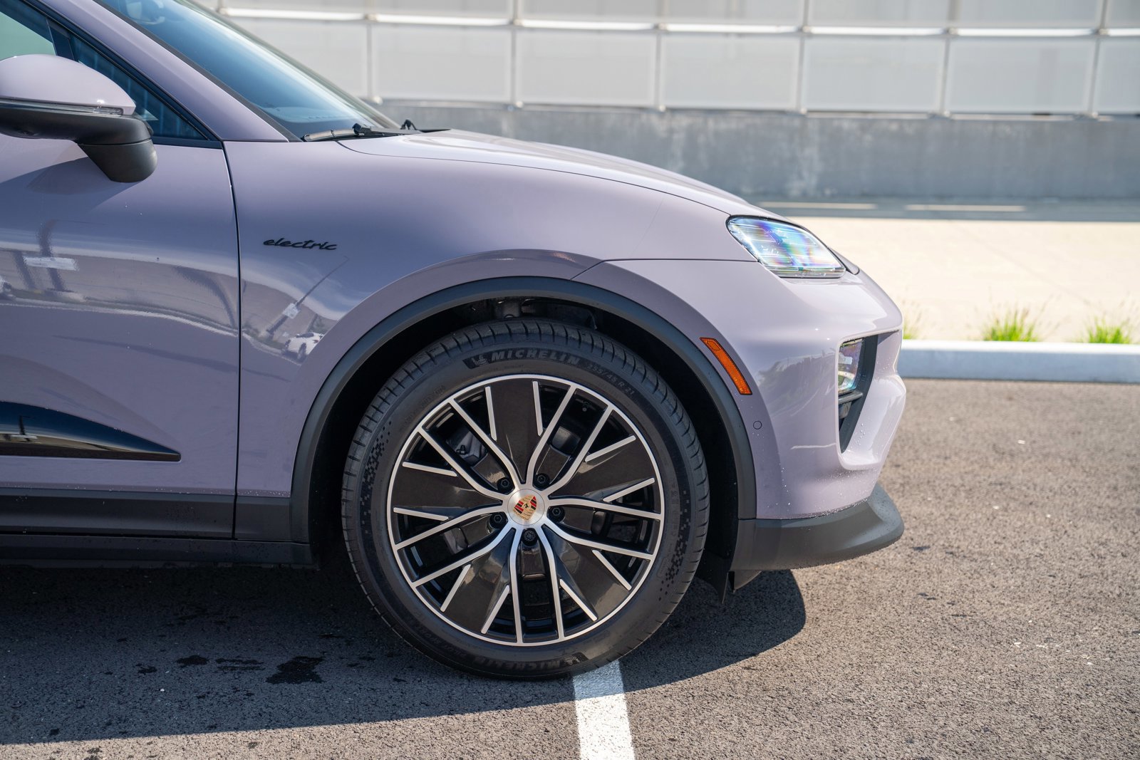Certified 2025 Porsche Macan 4 Electric AWD/4WD image 9
