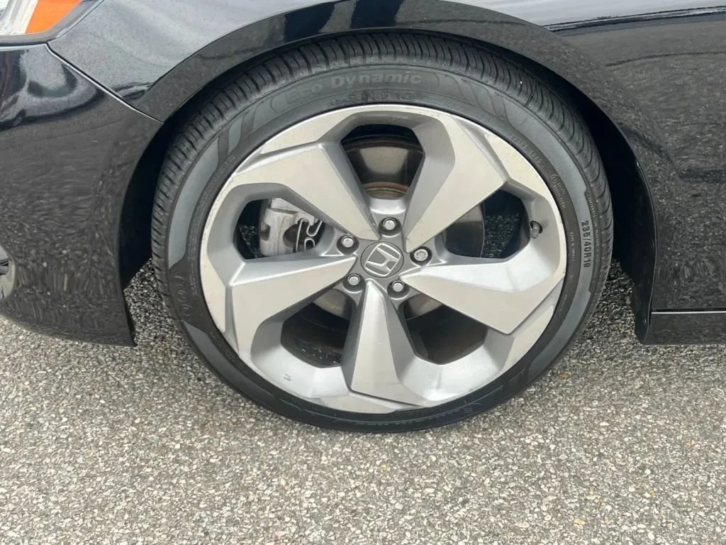 Used 2018 Honda Accord Touring image 30