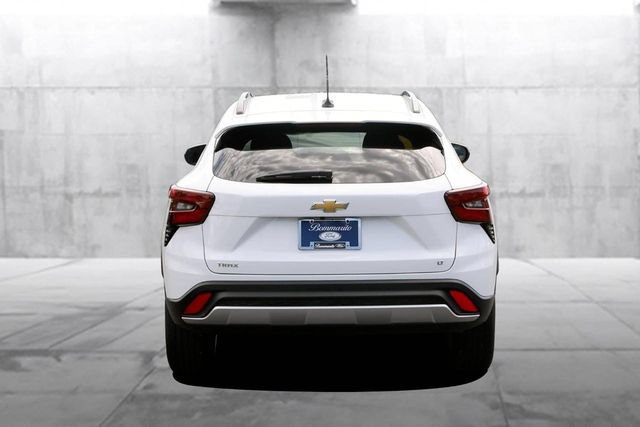Used 2025 Chevrolet Trax LT w/ LT Convenience Package FWD image 6