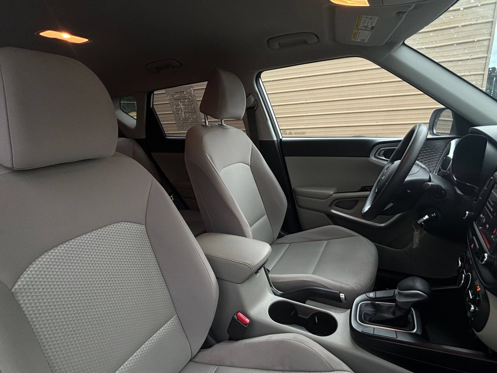 Used 2025 Kia Soul LX w/ LX Technology Package FWD image 32