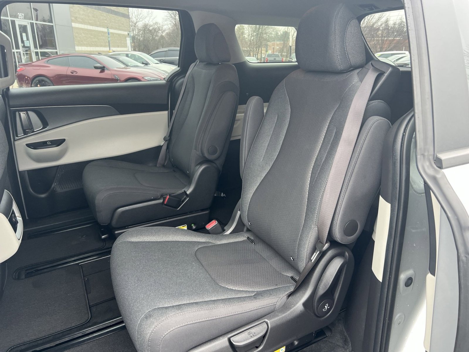 Used 2023 Kia Carnival LX image 22