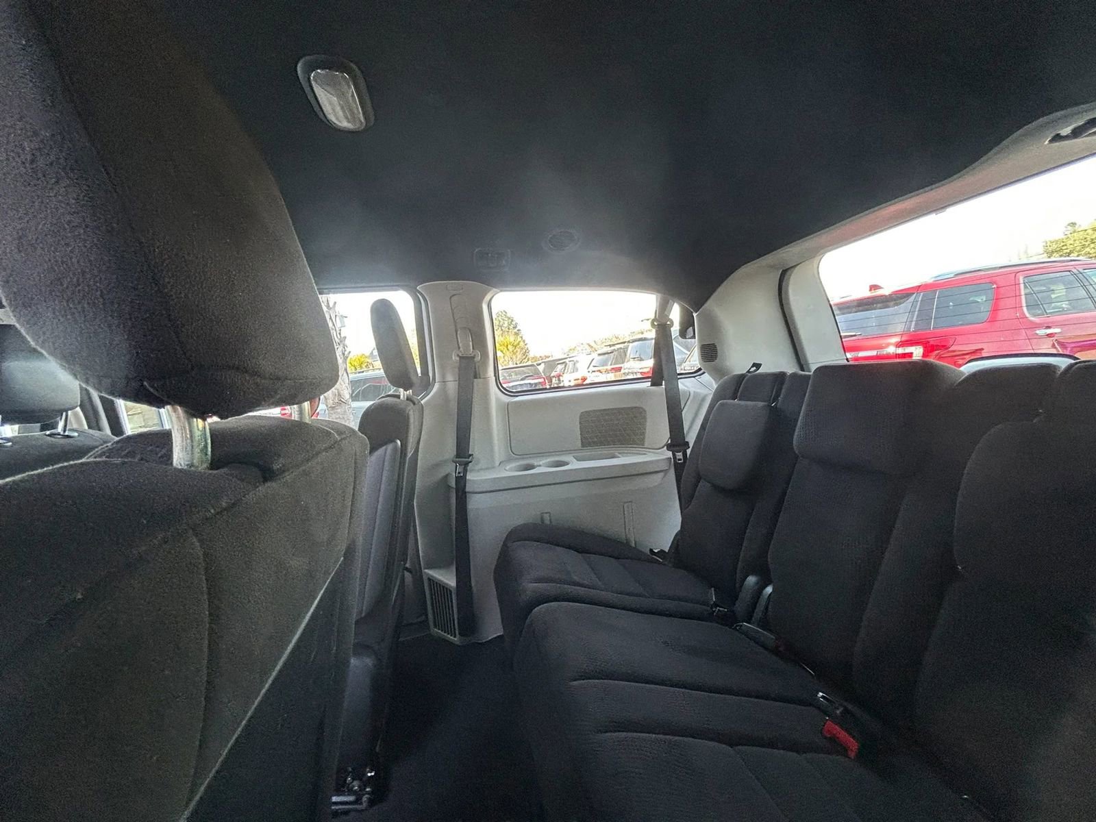 Used 2016 Dodge Grand Caravan SE image 17