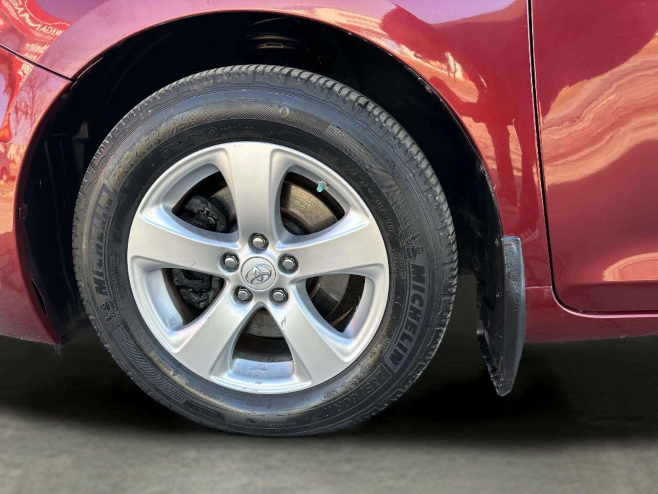 Used 2011 Toyota Sienna LE FWD image 35