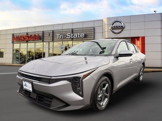 Used 2025 Kia K4 LXS image 2