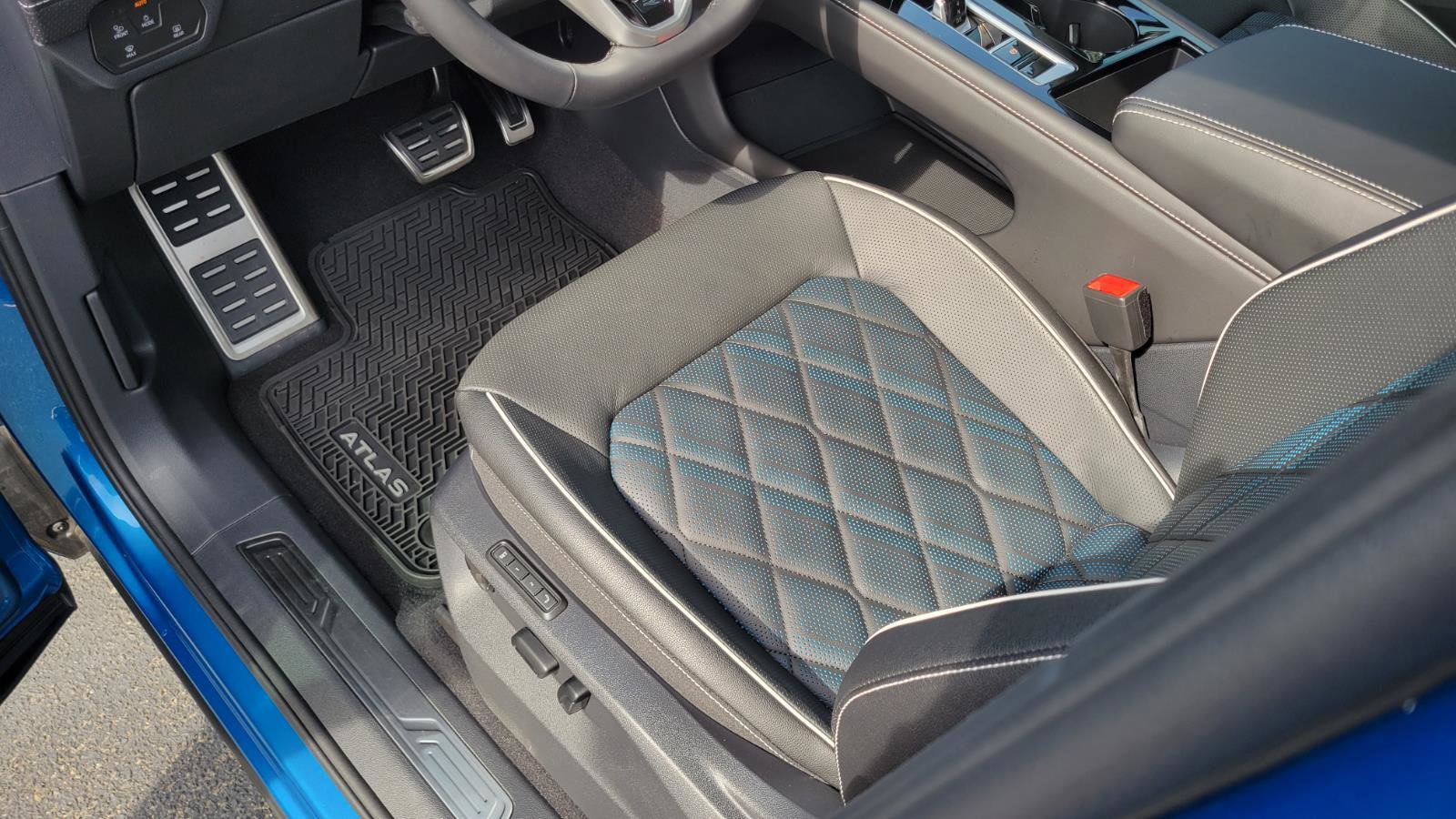 Certified 2025 Volkswagen Atlas Cross Sport SEL Premium R-Line image 20