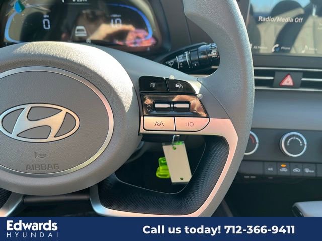 New 2025 Hyundai Elantra SE image 23