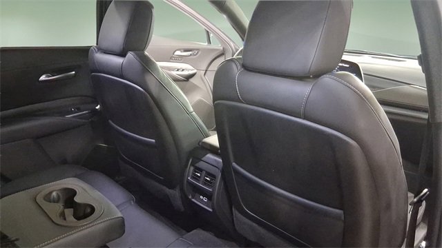 Used 2025 Cadillac XT4 Premium Luxury image 16