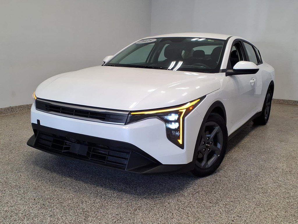 Used 2025 Kia K4 FWD image 1