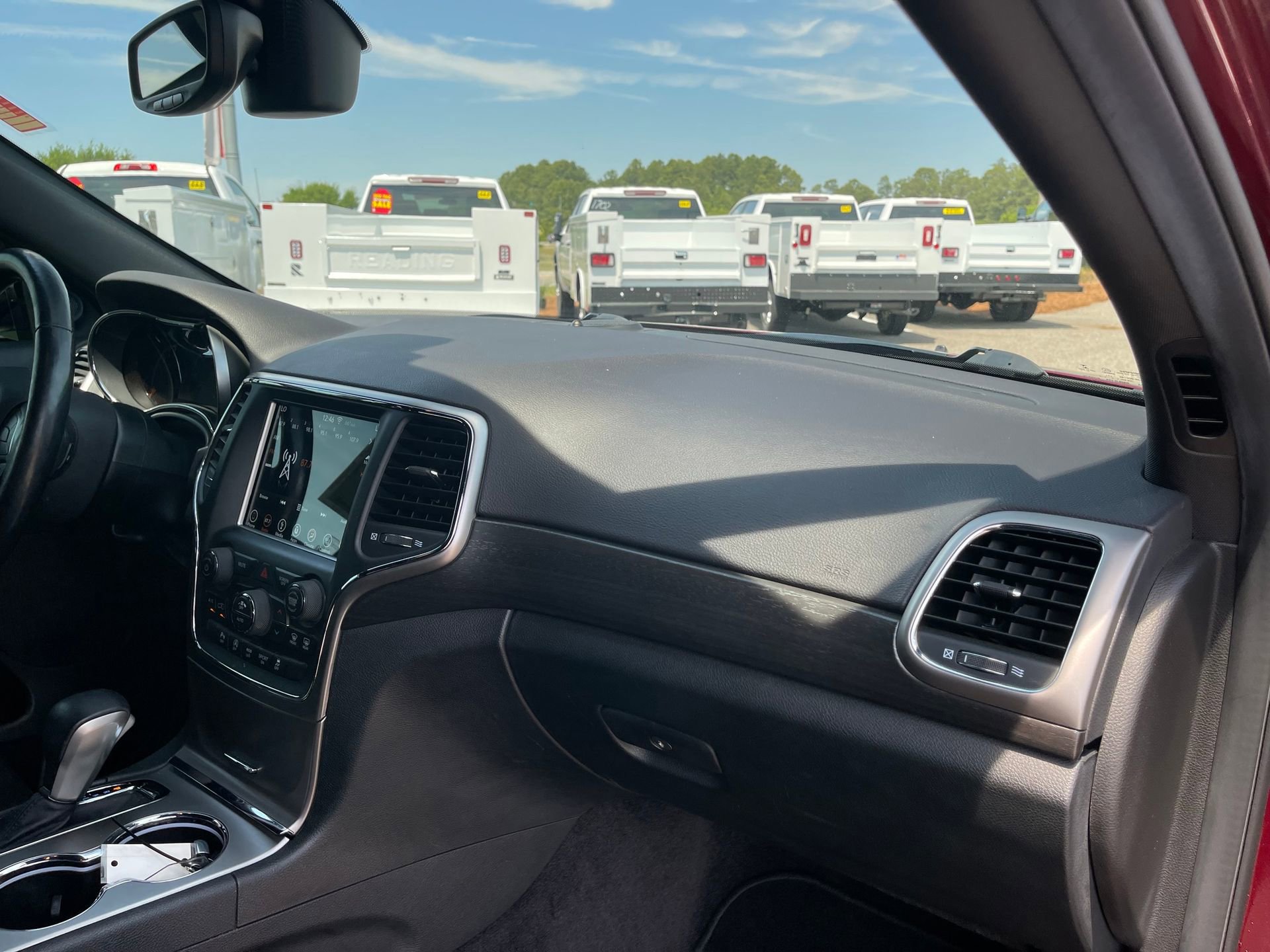 Used 2018 Jeep Grand Cherokee Altitude image 27