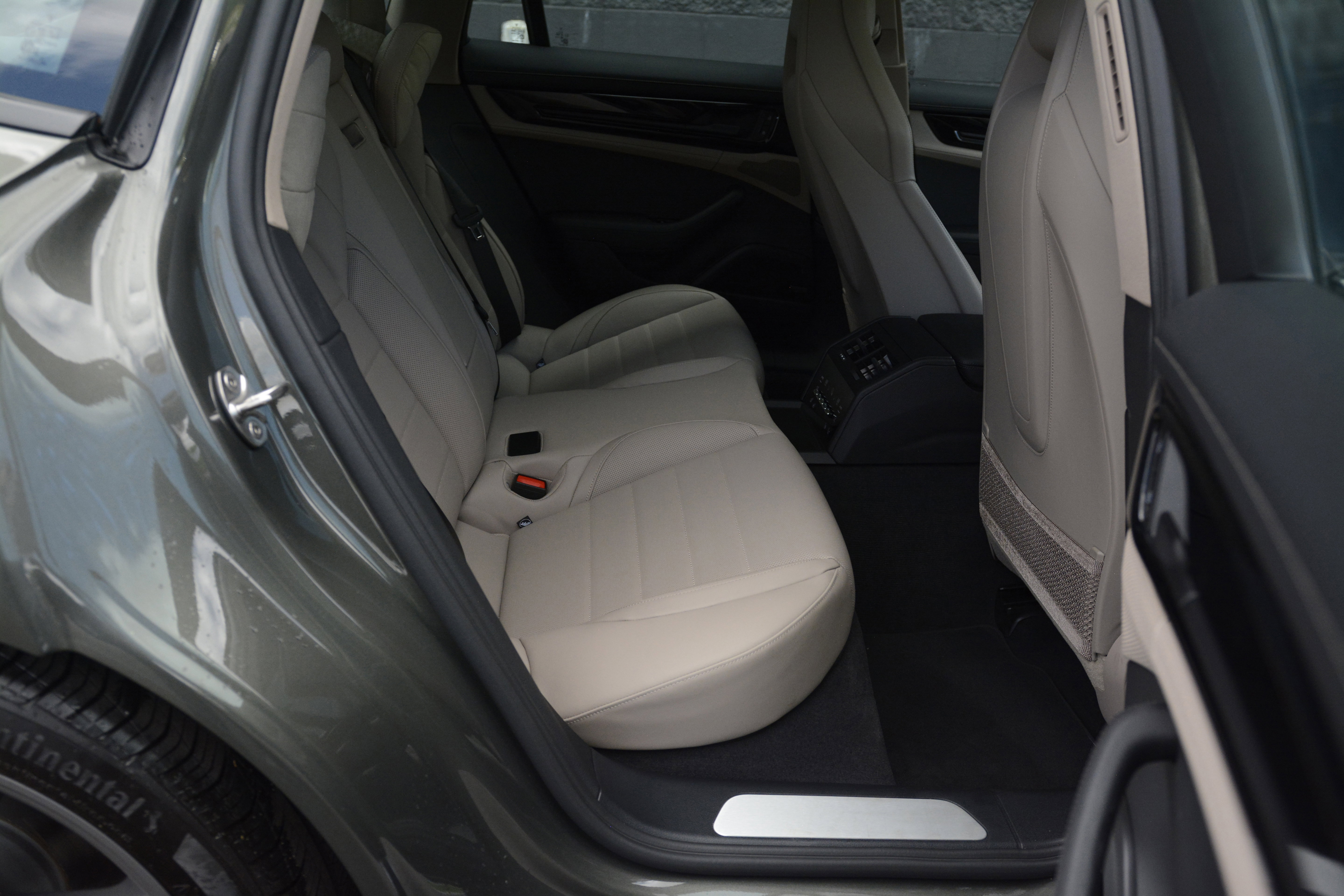 Certified 2025 Porsche Panamera 4 image 28