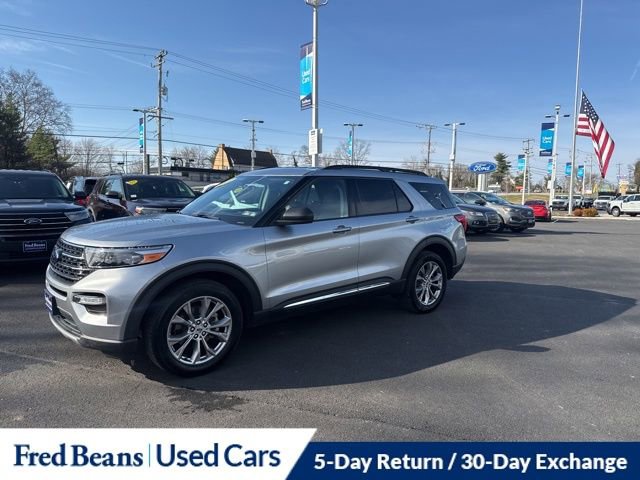 Certified 2022 Ford Explorer XLT w/ Equipment Group 202A AWD/4WD image 3