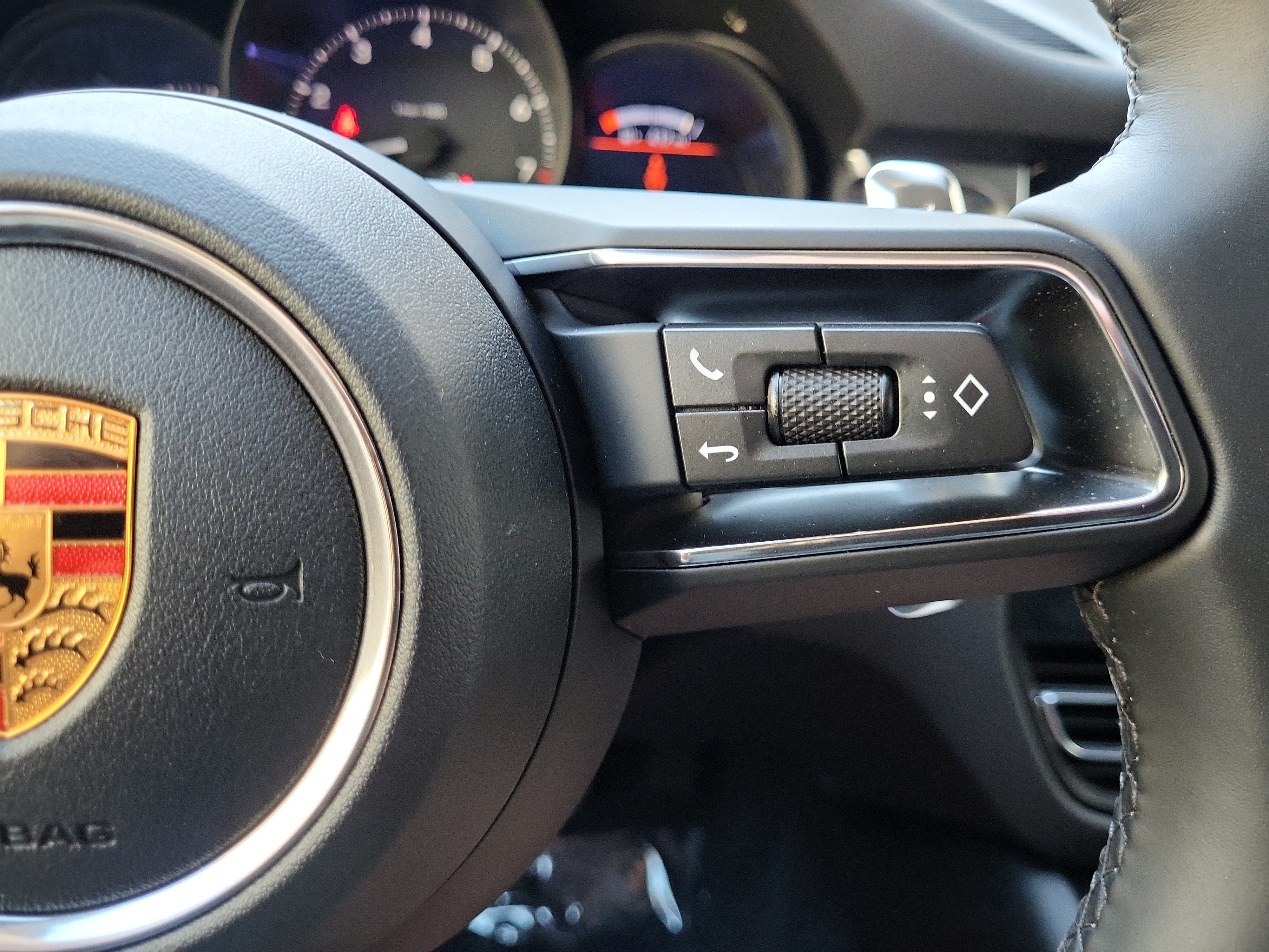 Certified 2026 Porsche Macan AWD/4WD image 29