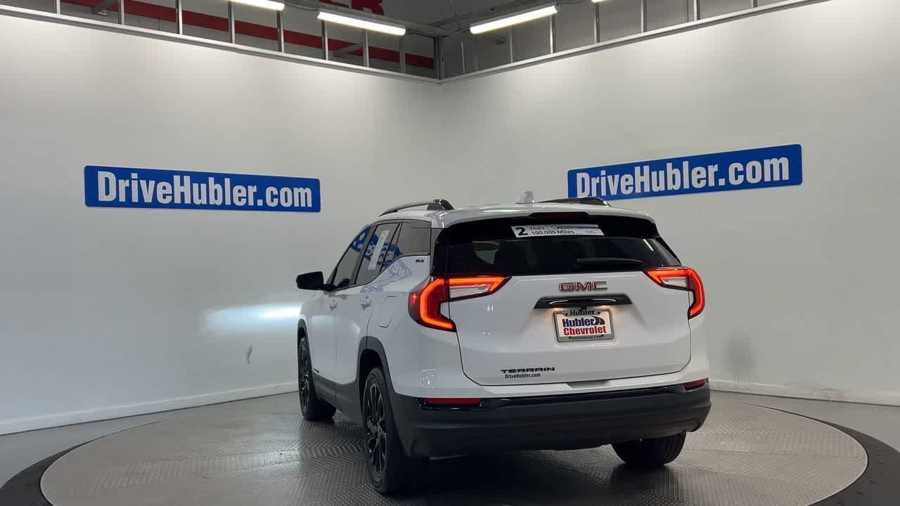 Used 2024 GMC Terrain SLE w/ Driver Convenience Package FWD image 9