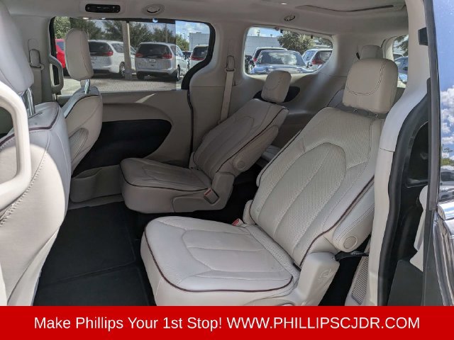 Certified 2019 Chrysler Pacifica Limited FWD image 13