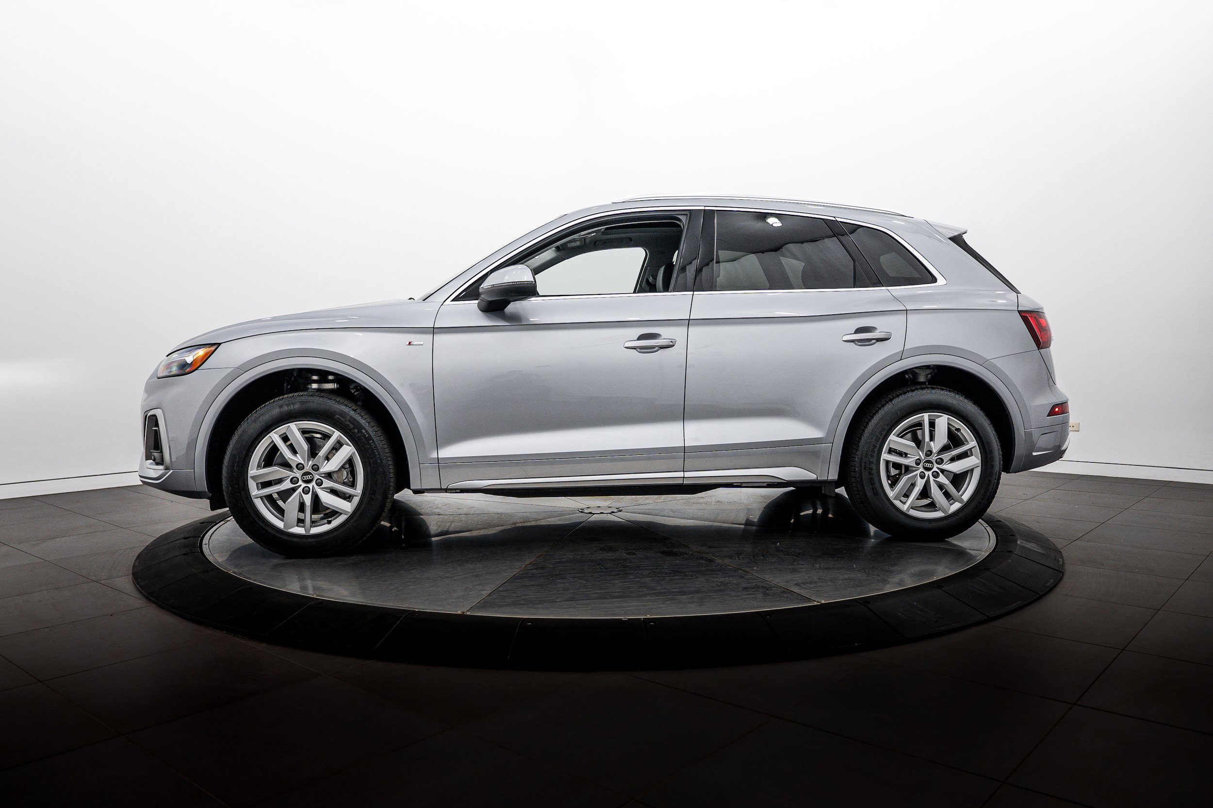 Certified 2023 Audi Q5 2.0T Premium w/ Convenience Package AWD/4WD image 7