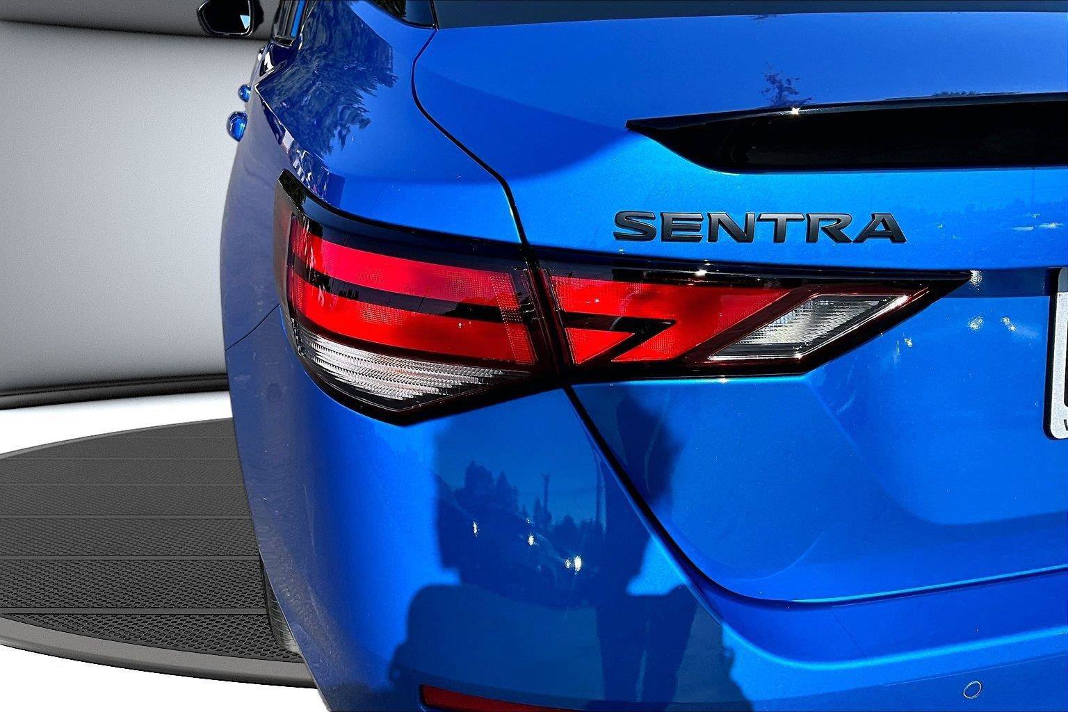 Used 2025 Nissan Sentra SR w/ Midnight Edition FWD image 23