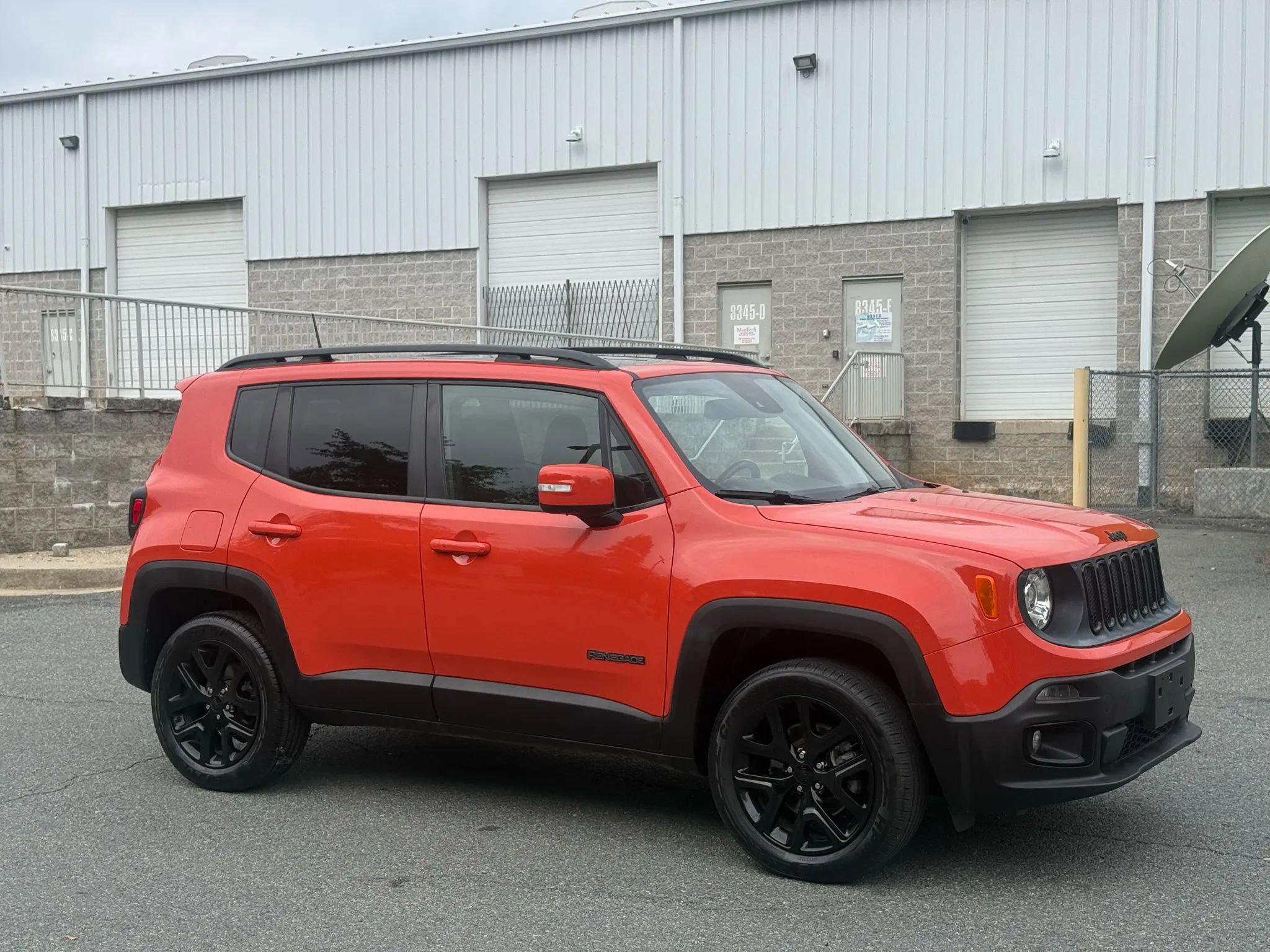 Used 2018 Jeep Renegade Altitude w/ UConnect 8.4 Nav Group image 4