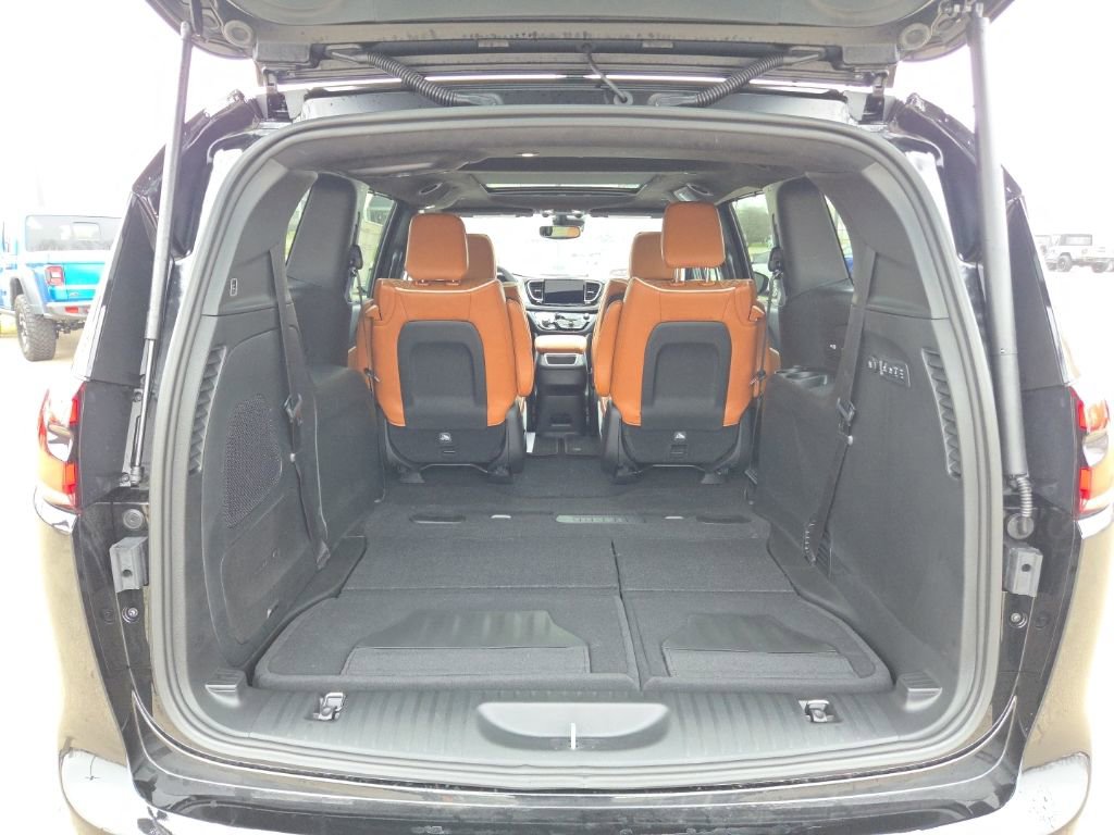 New 2026 Chrysler Pacifica Pinnacle image 8