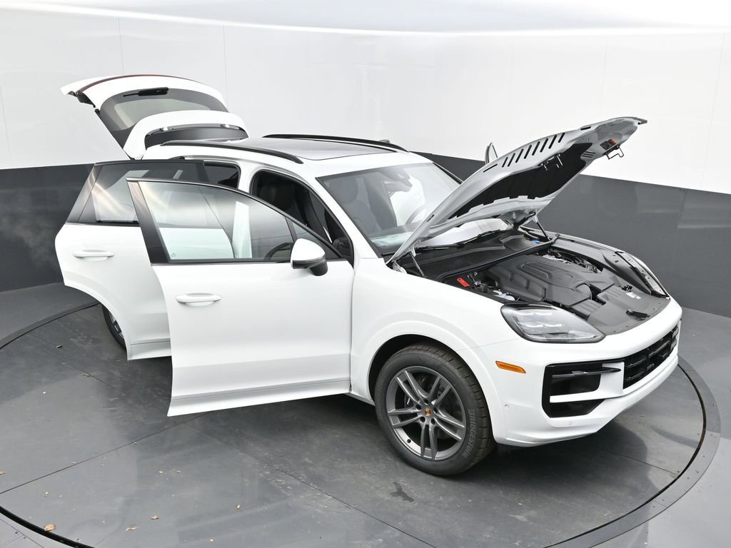 Certified 2025 Porsche Cayenne AWD/4WD image 50