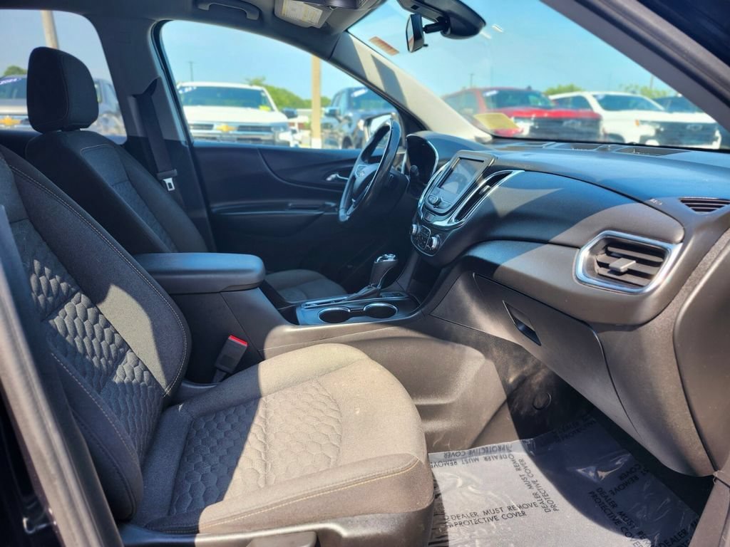 Used 2020 Chevrolet Equinox LT w/ Driver Convenience Package AWD/4WD image 9