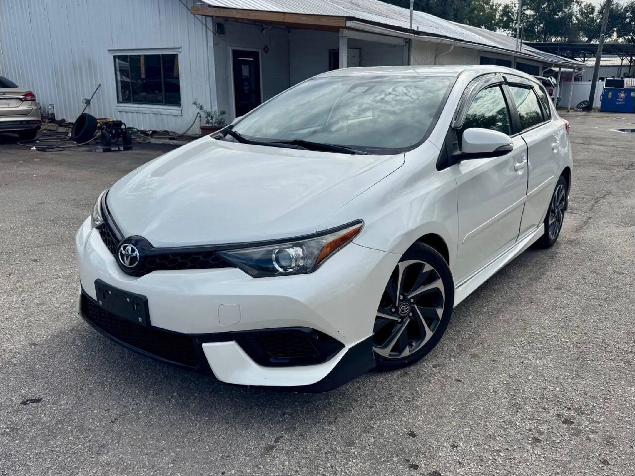 Used 2018 Toyota Corolla iM image 9