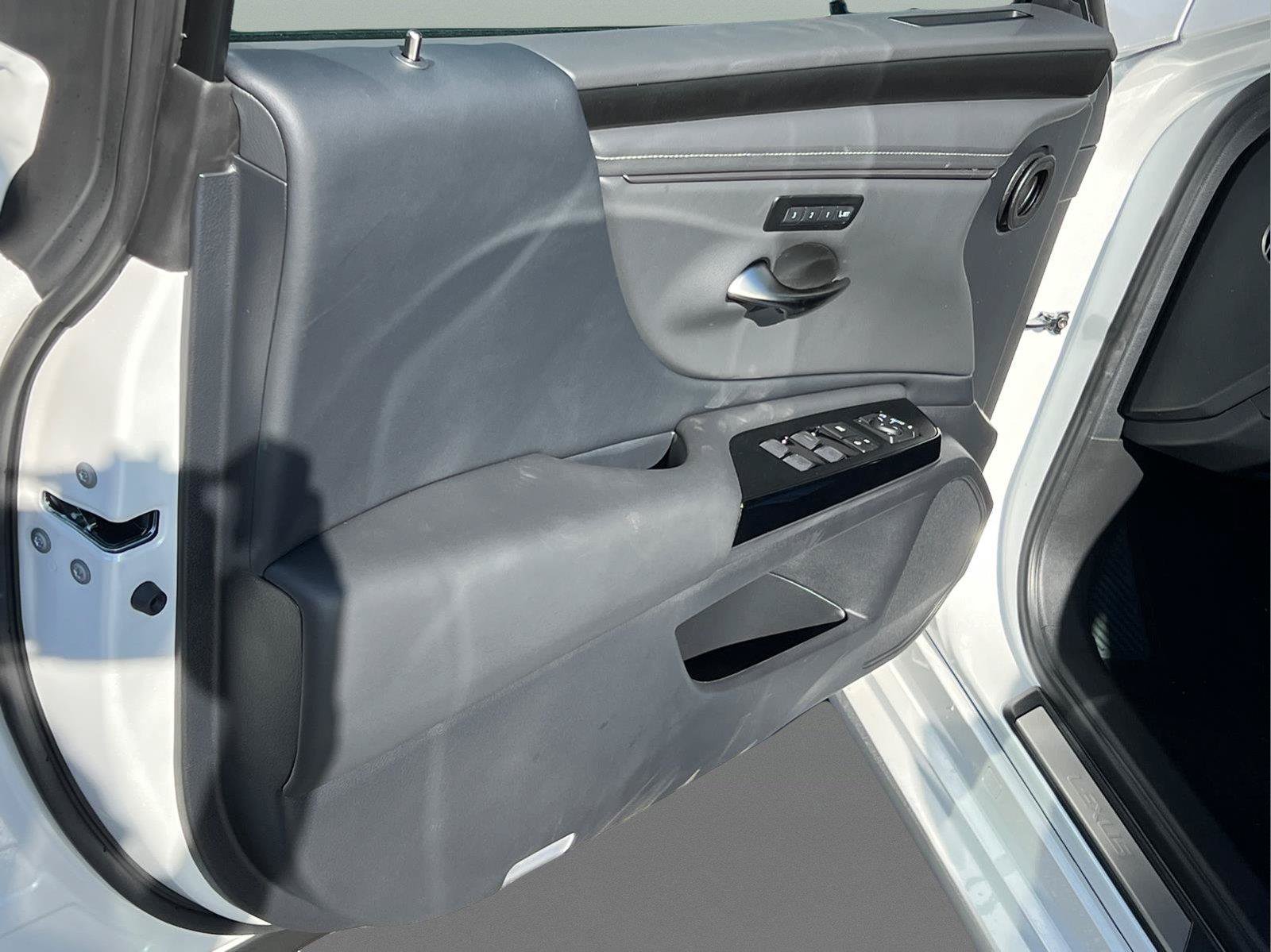 Used 2025 Lexus ES 350 w/ Premium Package FWD image 11