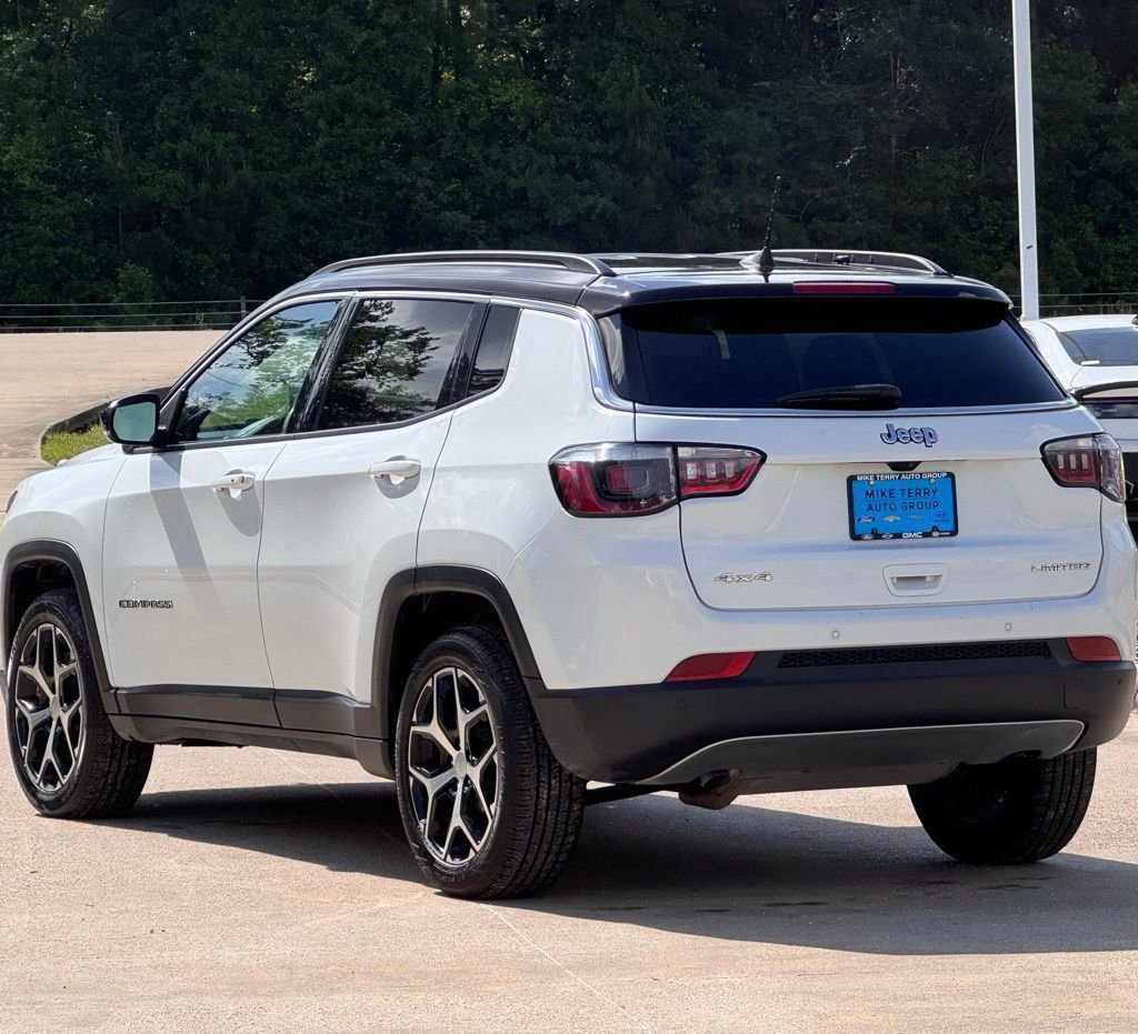 Used 2024 Jeep Compass Limited image 12
